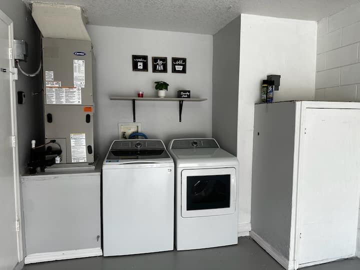 Building Photo - 6228 Ryegrass St