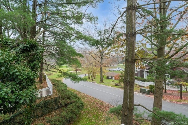 Building Photo - 10 Old Jackson Ave