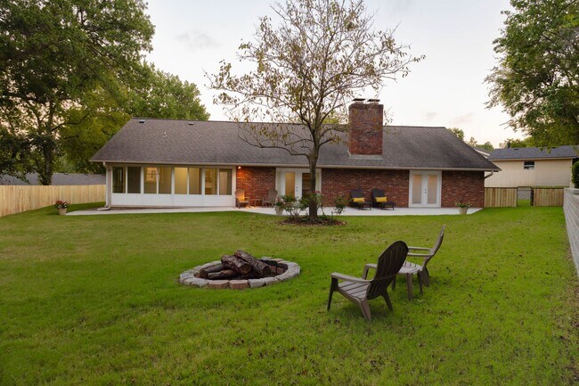 Building Photo - Fall Special $200 off First months rent