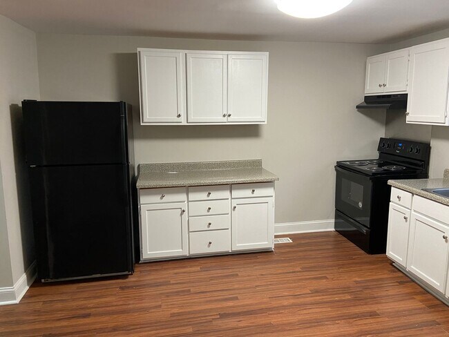 Building Photo - Historic 3 bedroom home near courthouse square in Murfreesboro