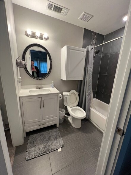 Building Photo - 1024 Cleckler Ave