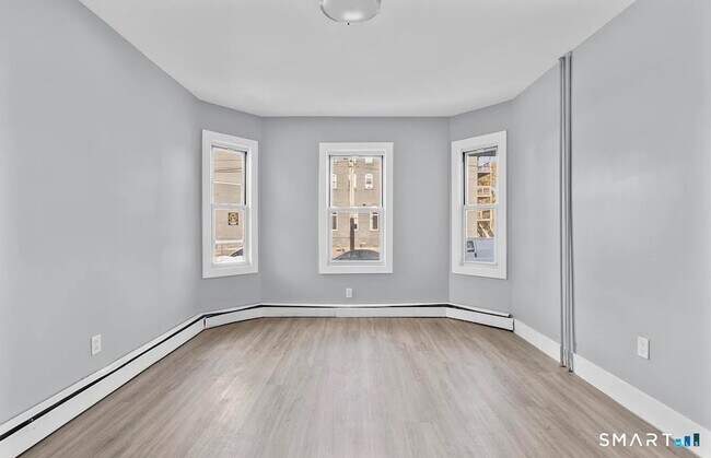 Building Photo - 746 Maple St