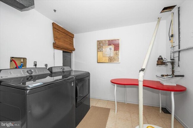 Building Photo - 16110 Hayshire Ct