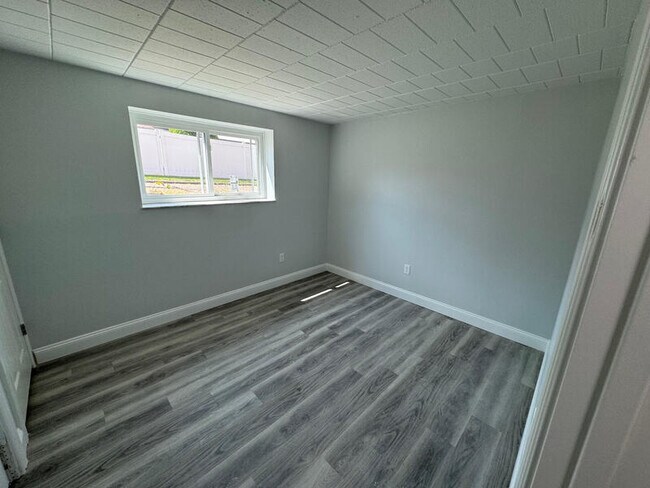 Building Photo - 908 Erdner Ave