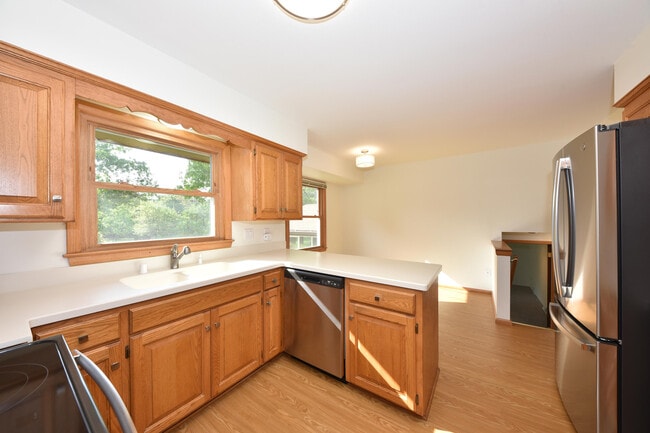 Building Photo - 8601 N Manor Ln
