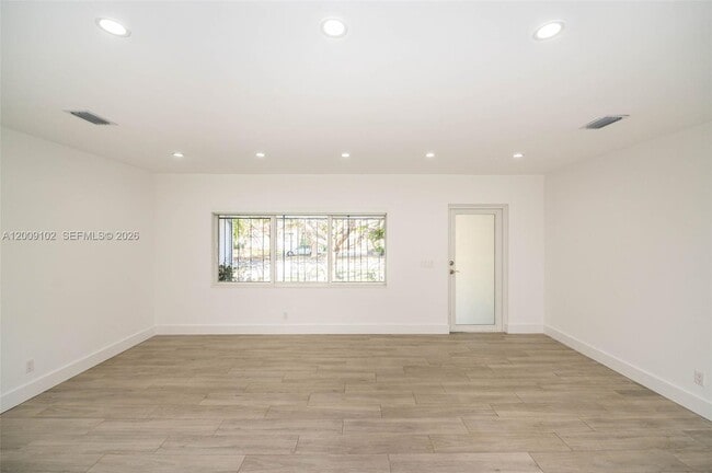 Building Photo - 330 SW 27th Rd
