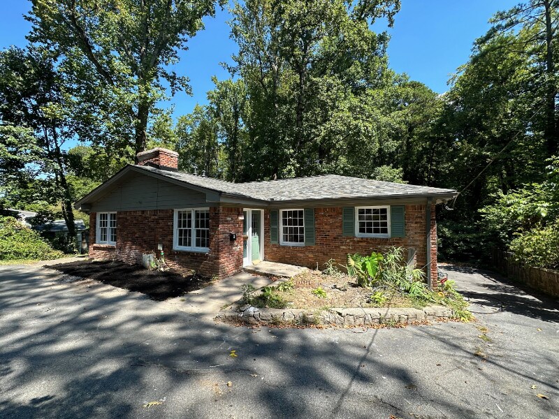 Building Photo - 2071-2073 E Roxboro Rd NE