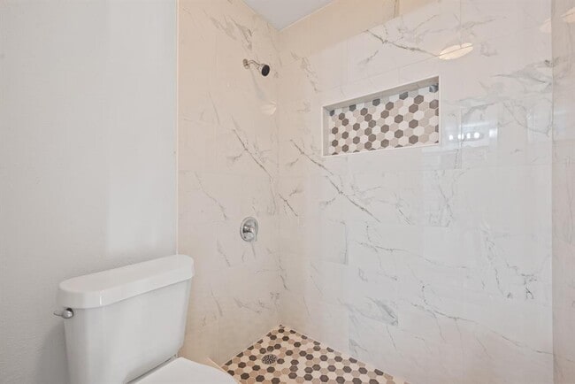Building Photo - 2215 Overbrook Dr