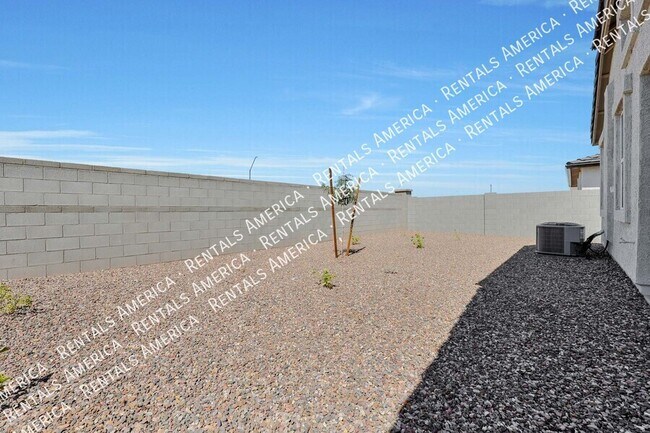 Building Photo - 18436 W Artemisa Ave