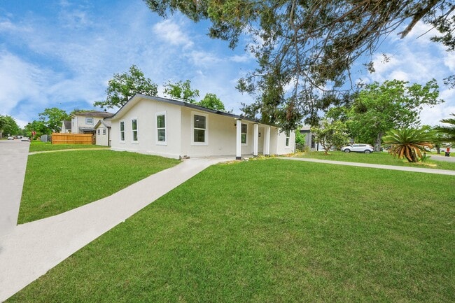 Building Photo - 501 Schilling Ave