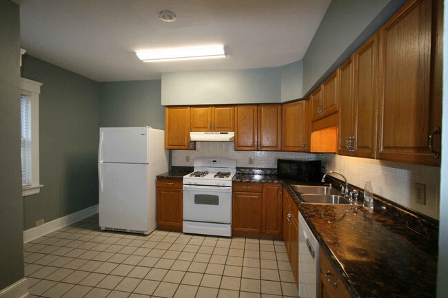 Building Photo - 1357 Riverside Dr