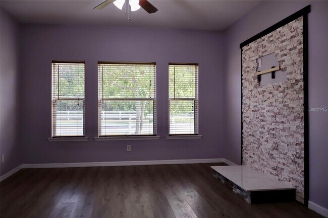 Building Photo - 369 James Cir