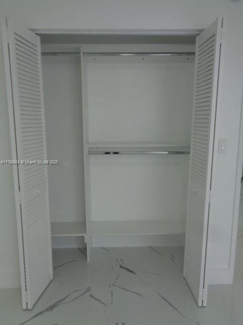 Building Photo - 8820 Fontainebleau Blvd