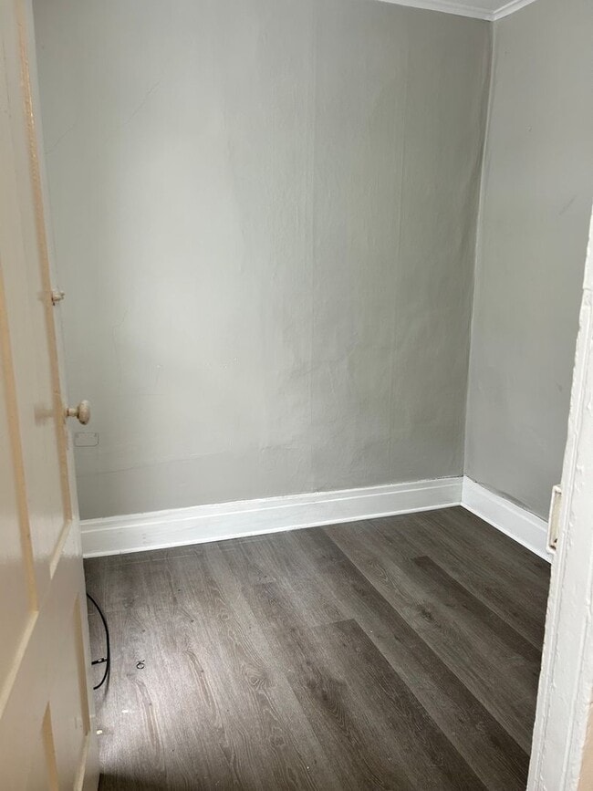 Building Photo - 701 Perry St