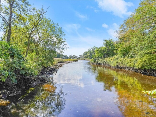 Building Photo - 1035 Shore Acres Dr