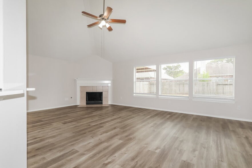 Building Photo - 2439 Ligustrum Flower Dr