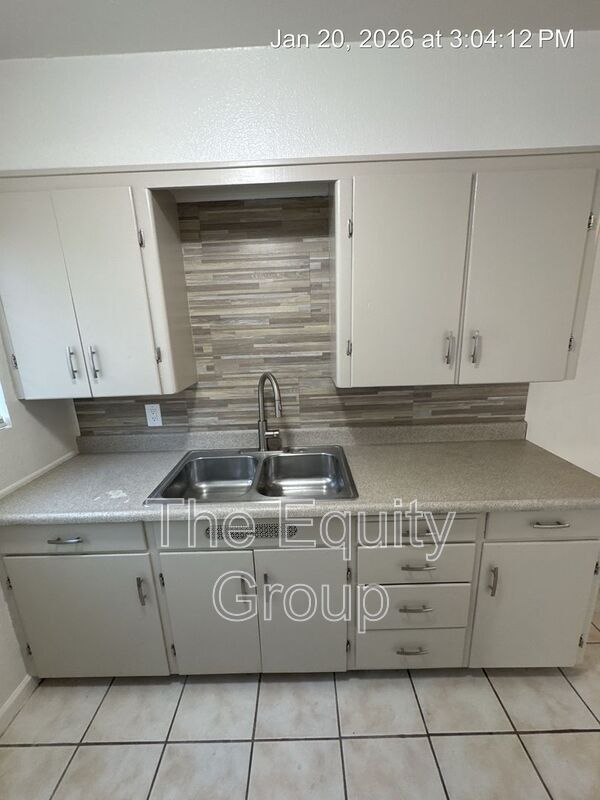 Building Photo - 320 S Crespi Ave