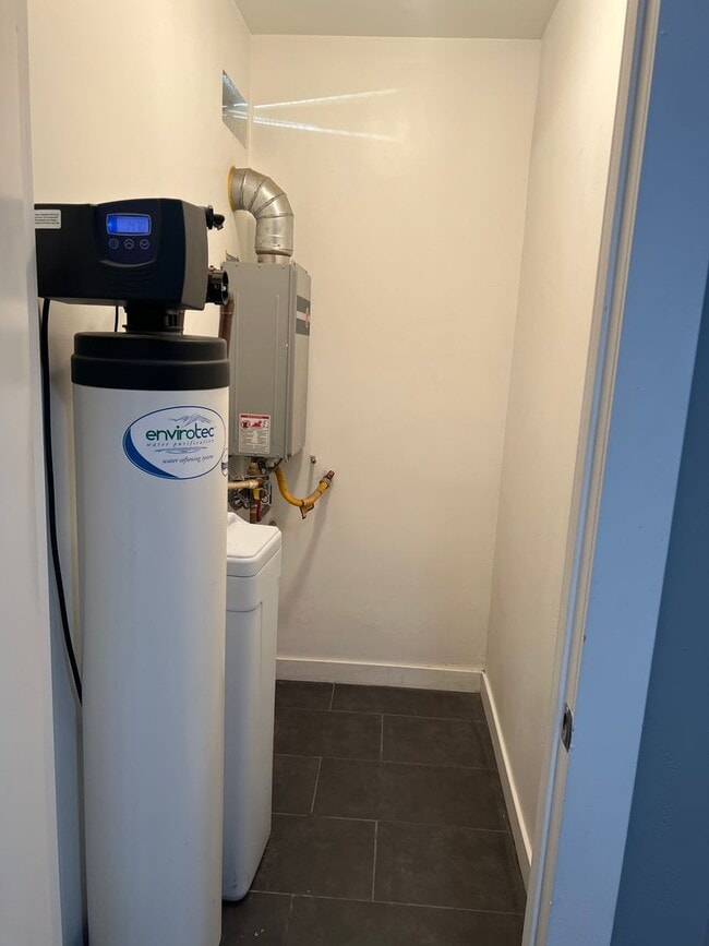 Building Photo - True Beauty! SOLAR