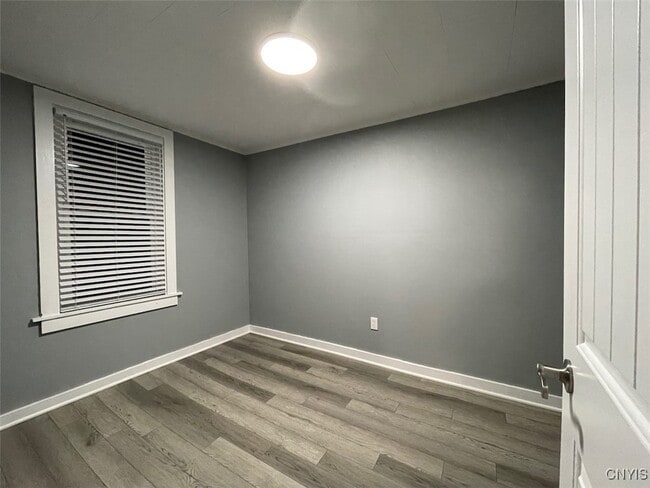 Building Photo - 139 W Van Buren St