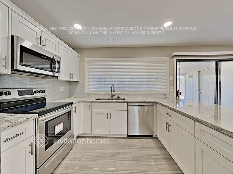 Building Photo - 1918 E Pebble Beach Dr