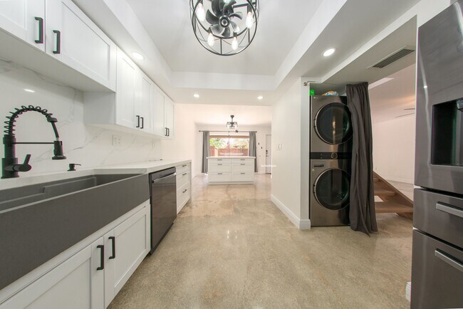 Building Photo - 6724 SW 114th Pl