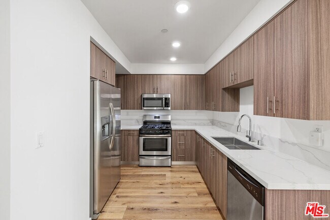 Building Photo - 5229 Willowcrest Ave