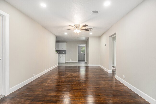 Building Photo - 812 7th Ave N