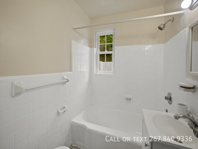 Building Photo - 10 Danbury St SE