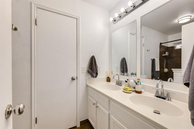 Building Photo - 507 Clear Spring Ln