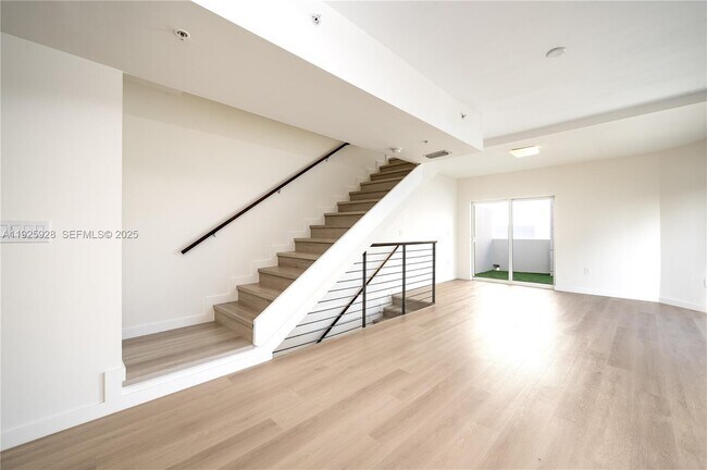 Building Photo - 1712 SW 2nd Ave