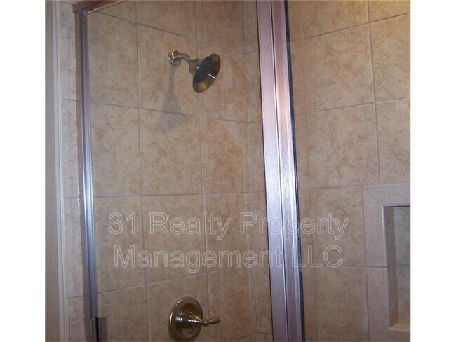 Building Photo - 1013 Rice St