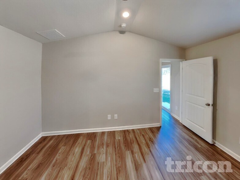 Building Photo - 4605 Hazelburn Dr