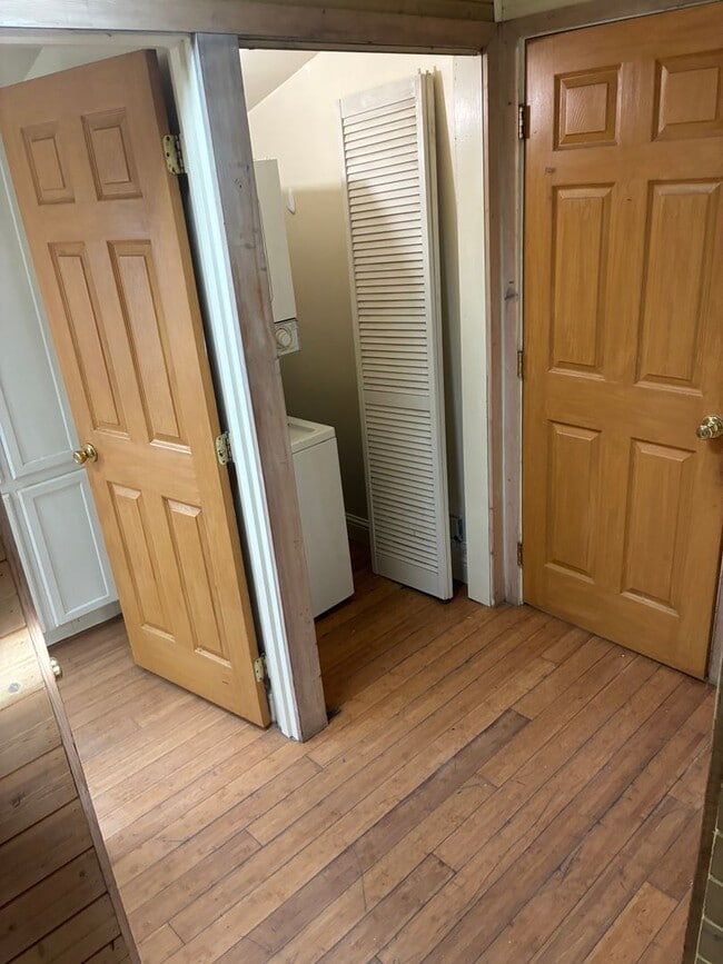 Building Photo - 3260 West End Rd