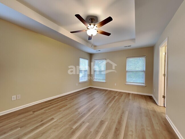 Building Photo - 8824 Shadowglen Dr