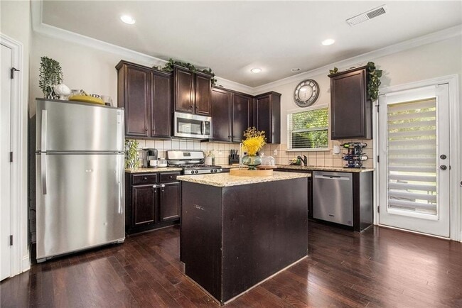 Building Photo - 2701 Blake Towers Ln