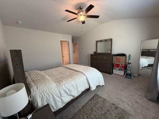 Building Photo - 7565 Knoll Hollow Rd