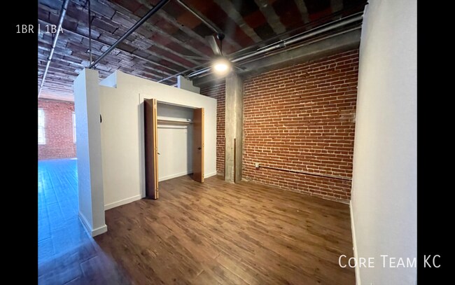 Building Photo - 204 Walnut St