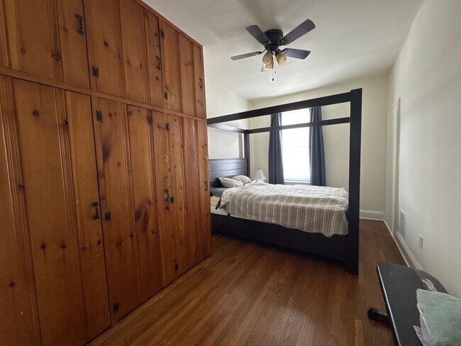 Building Photo - 322 E Broad St