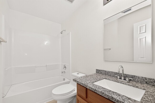 Building Photo - 10 Druids Glen Pl