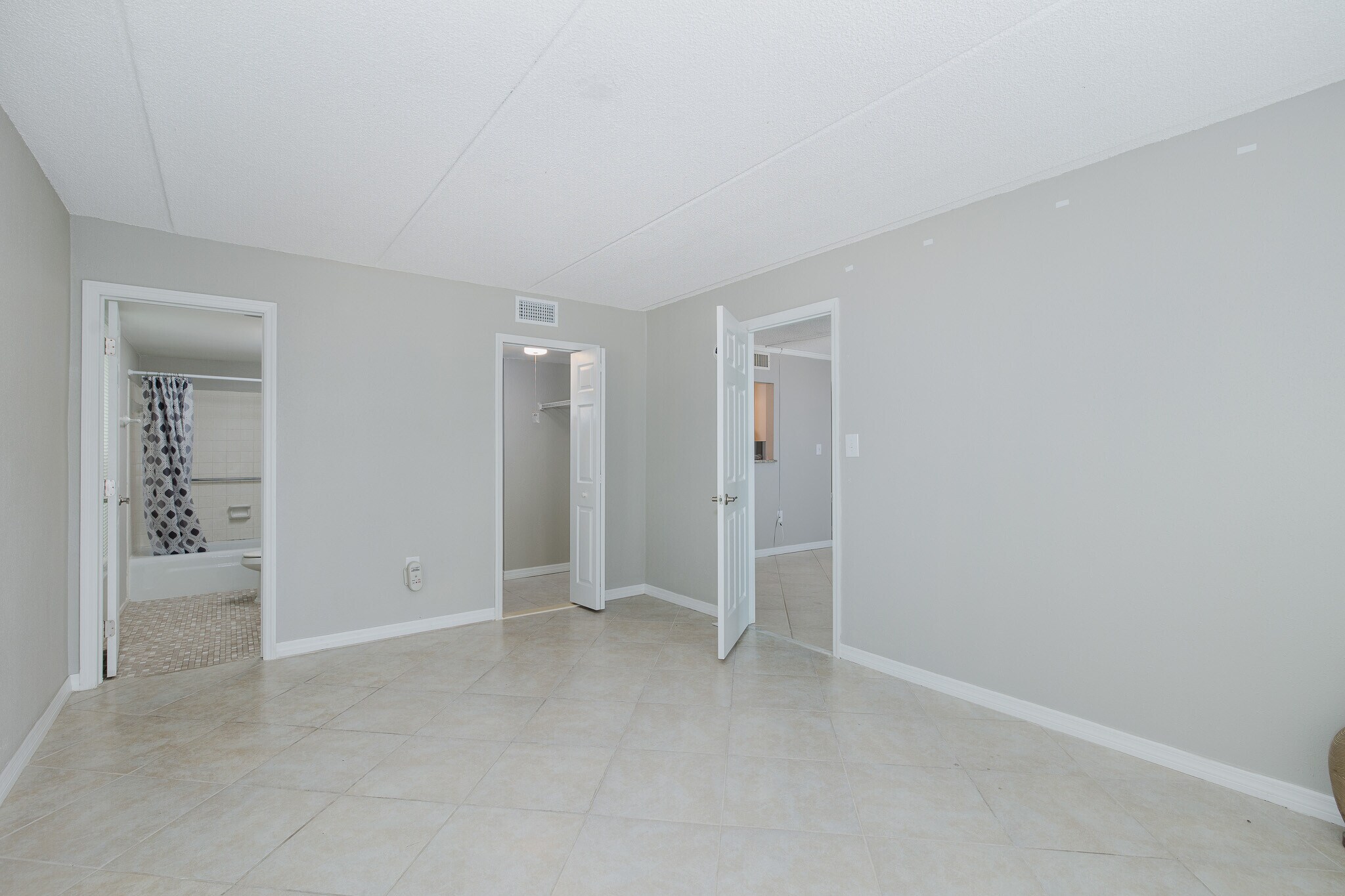 Building Photo - 464 N Paula Dr