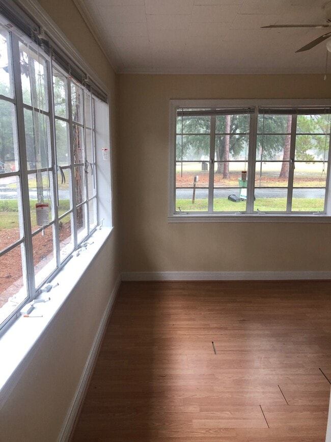 Building Photo - 300 Catherine Ave