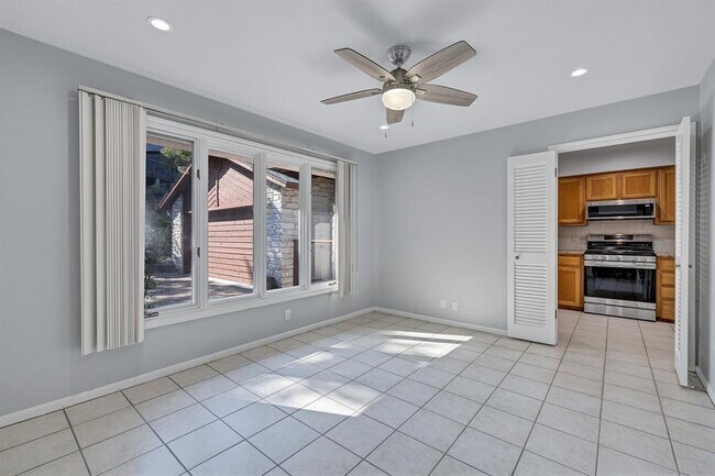 Building Photo - 3406 Westside Cove