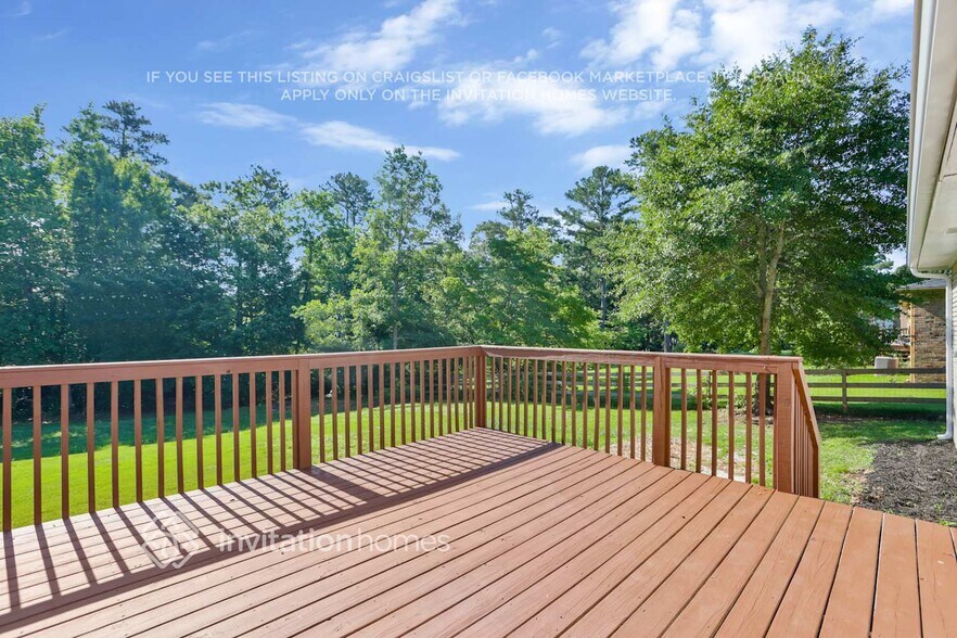 Building Photo - 3899 Summit Dr