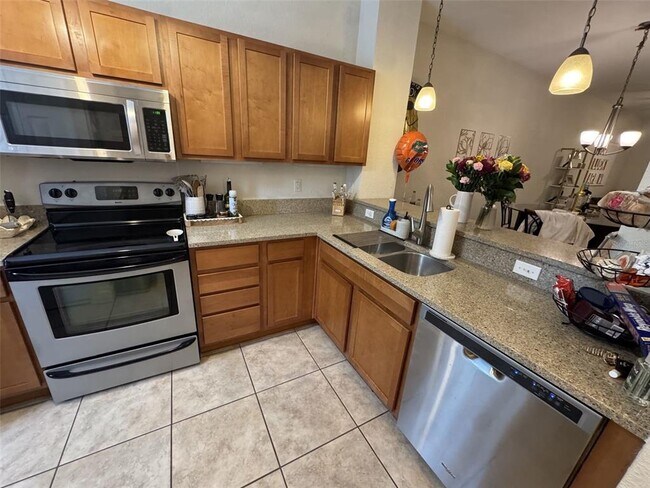 Building Photo - 2508 SW 35th Pl