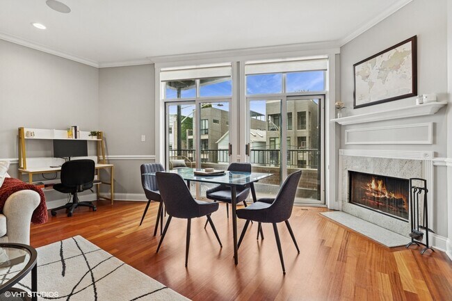 Building Photo - 2438 N Clybourn Ave
