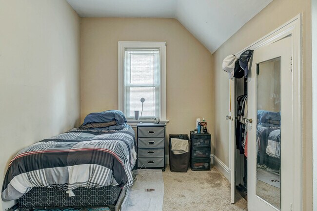 Building Photo - 6415 Cates Ave