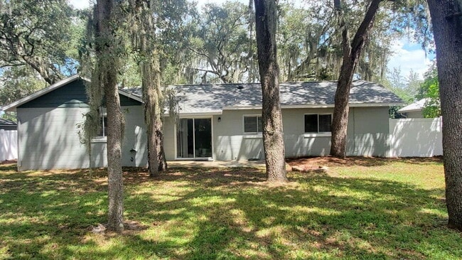 Building Photo - 9220 Larette Dr