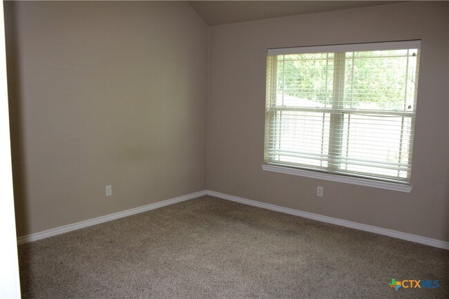 Building Photo - 621 Paseo del Plata Dr