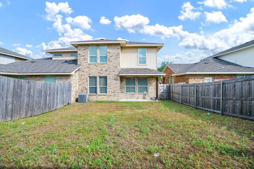 Building Photo - 2166 Stonebrook Ln