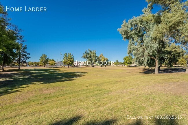 Building Photo - 745 N Hazelton Dr